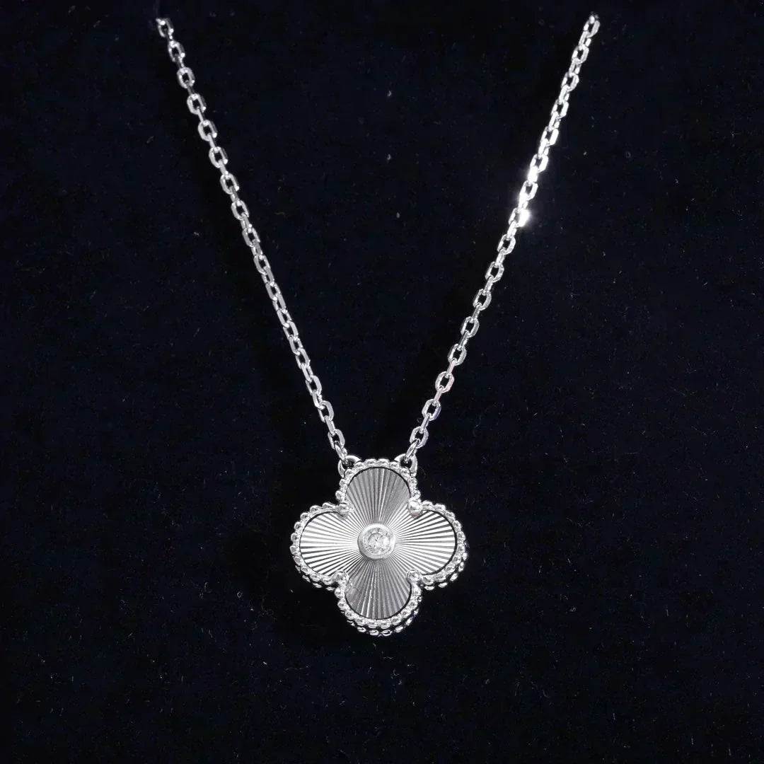 [⭐Renara]CLOVER  15MM DIAMOND LASER NECKLACE SILVER