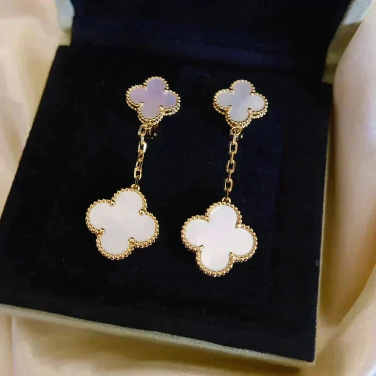 [⭐Renara]CLOVER 2 MOTIF WHITE MOP EARRINGS