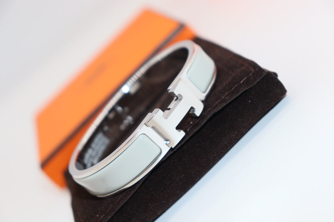 [⭐Renara]H LIGHT BLUE BRACELET