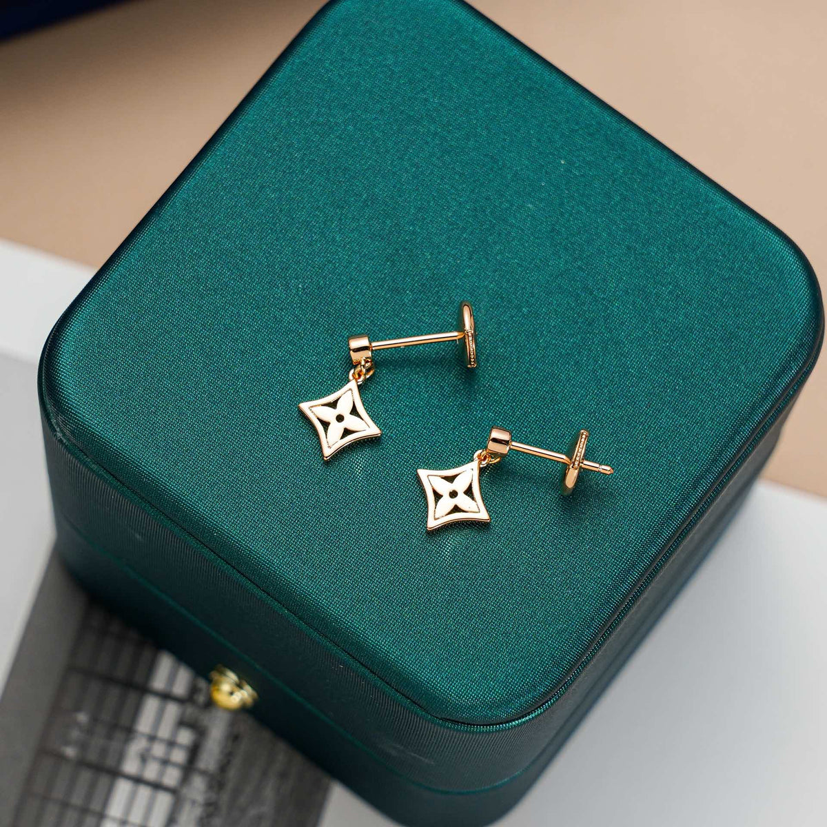 [⭐Renara]STAR EARRINGS GOLD