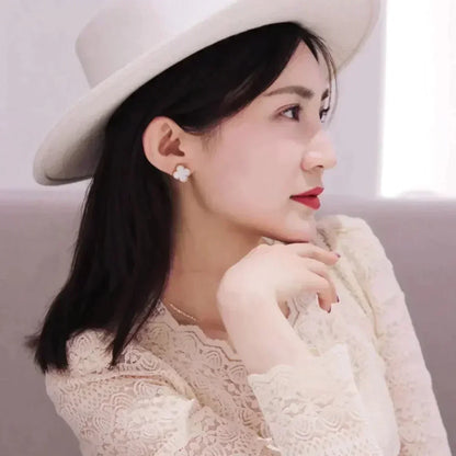 [⭐Renara]CLOVER MEDIUM 1 MOTIFS  WHITE MOP STUD EARRINGS