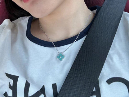 [⭐Renara]CLOVER 1 DIAMOND LIGHT BLUE SILVER NECKLACE