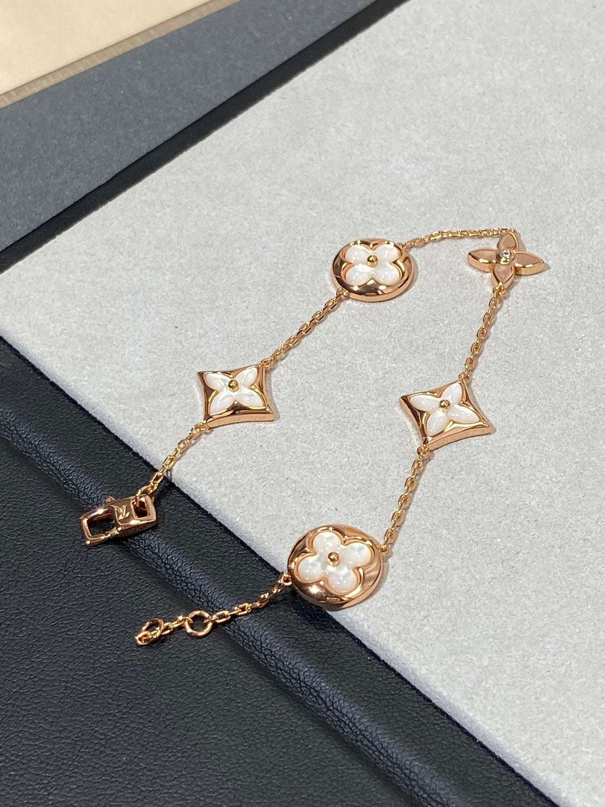 [⭐Renara]STAR AND SUN 5 MOTIF MOP PINK GOLD BRACELET