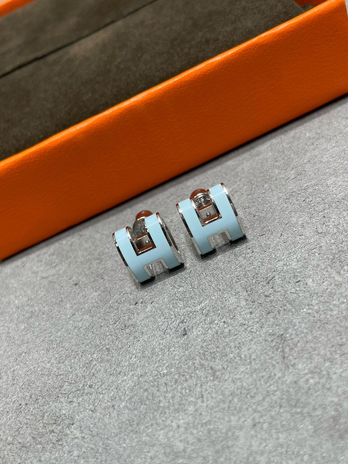 [⭐Renara]POP H SKY BLUE STUD EARRINGS