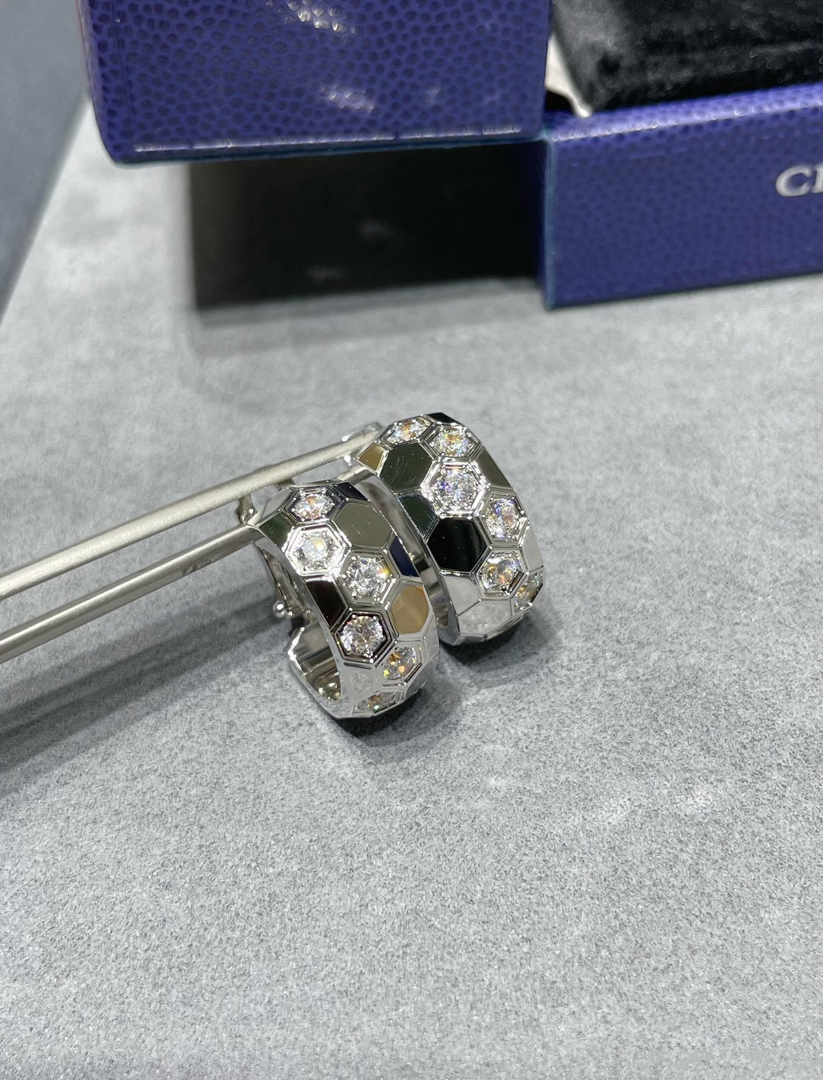 [⭐Renara]BEE LOVE DIAMOND HOOP EARRINGS