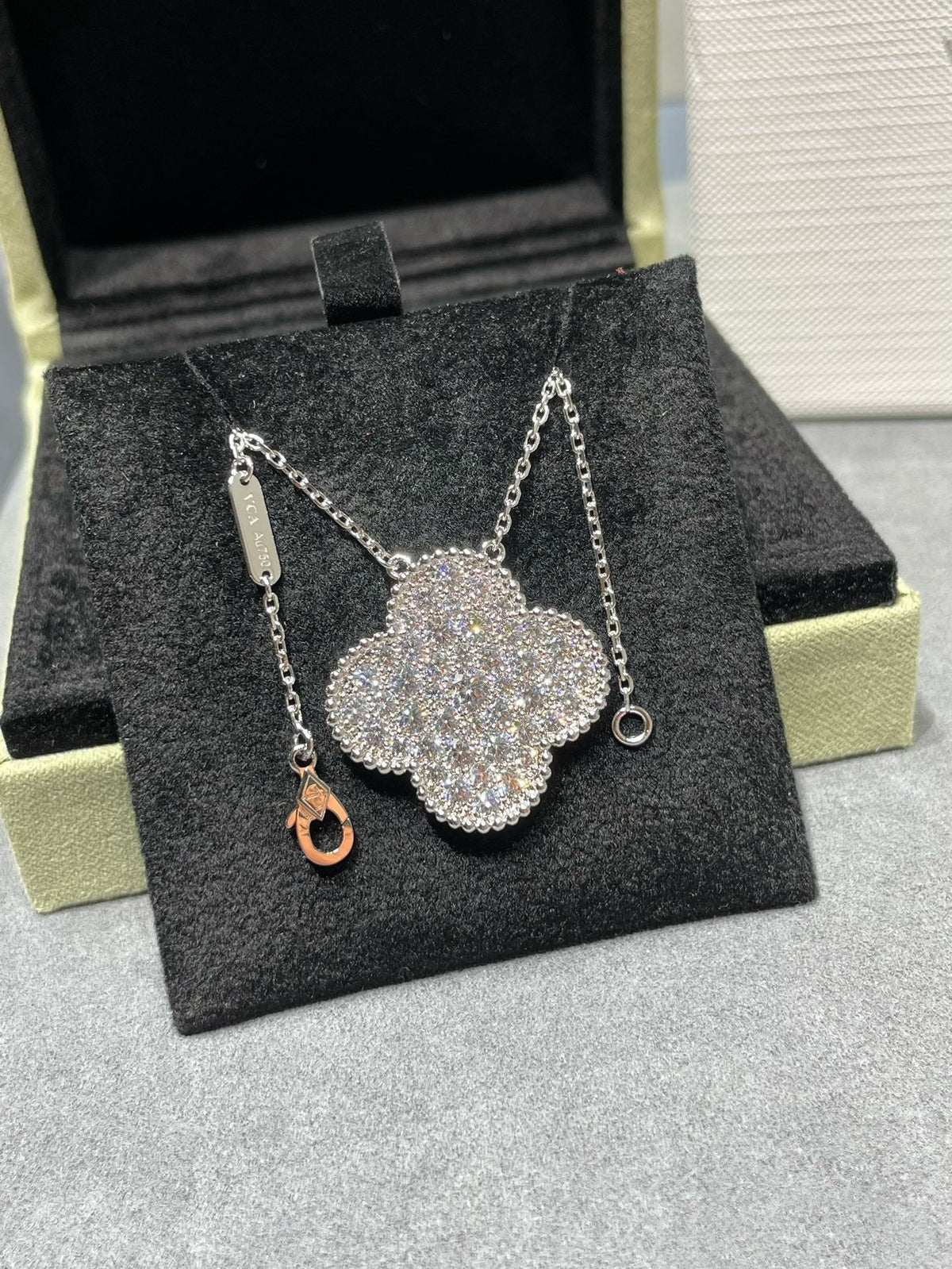 [⭐Renara]CLOVER 25MM LARGE PENDANT DIAMOND PAVED SILVER NECKLACE