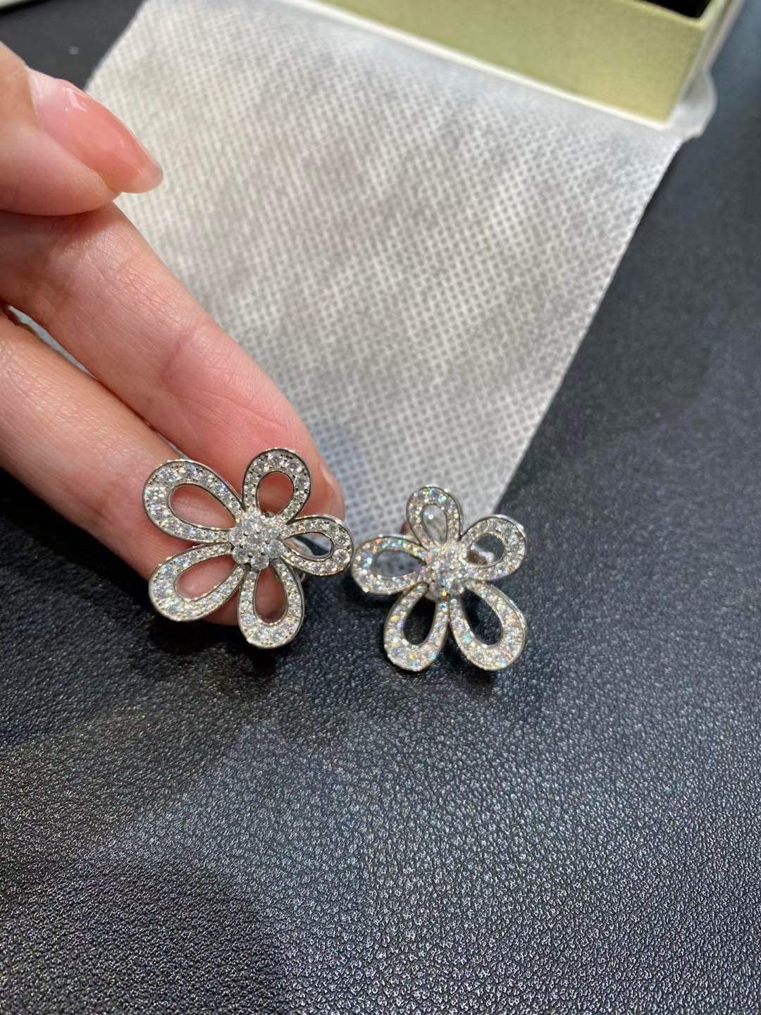 [⭐Renara]FLOWERLACE EARRINGS FULL DIAMONDS