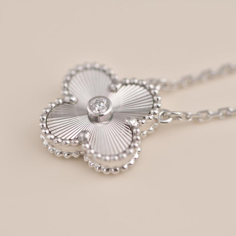 [⭐Renara]CLOVER  15MM DIAMOND LASER NECKLACE SILVER