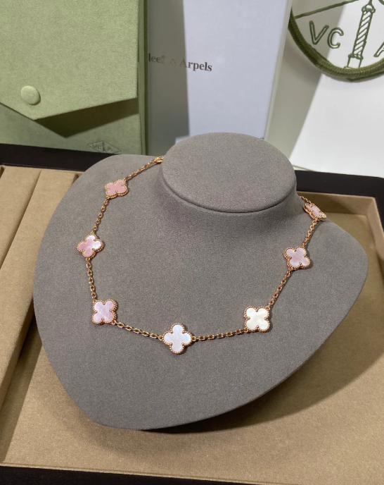 [⭐Renara Jewellery] Pink Necklace with Ten Clover Designs