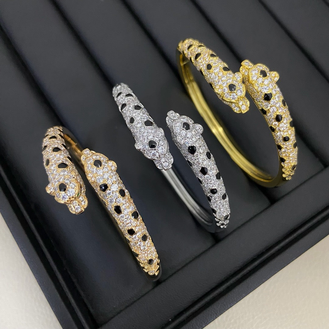 [⭐Renara]PANTHERE DOUBLE HEADED HALF DIAMOND OPEN BRACELET