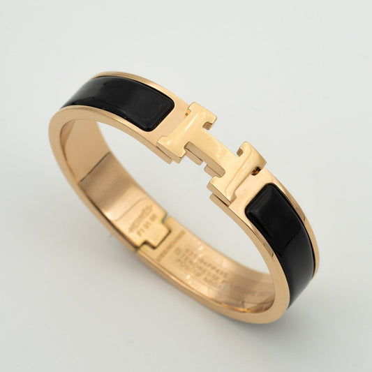 [⭐Renara]H BLACK BRACELET