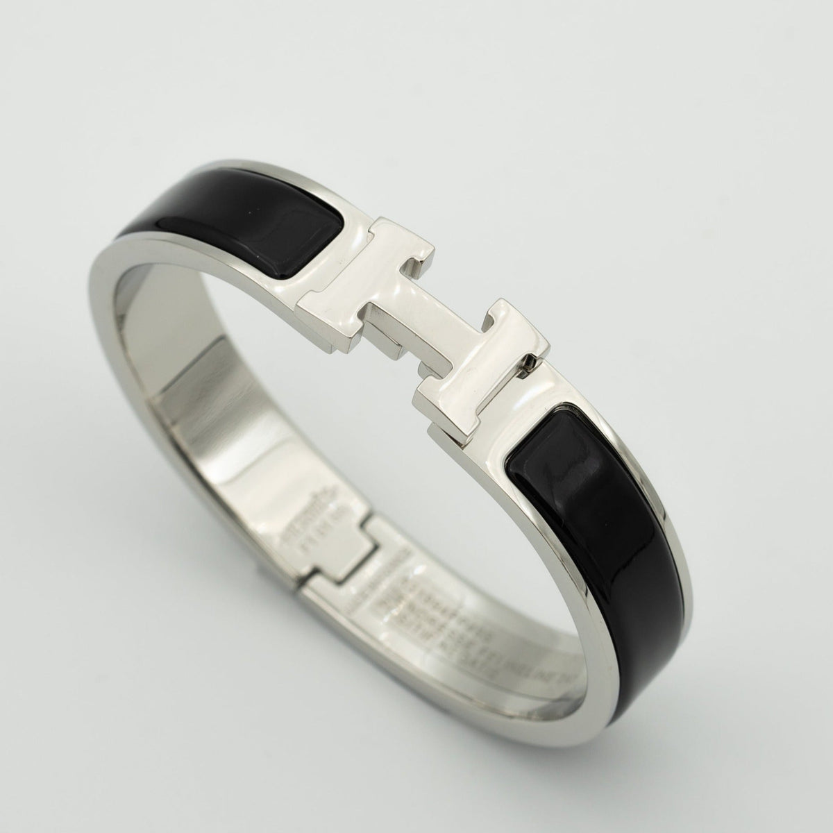 [⭐Renara]H BLACK BRACELET