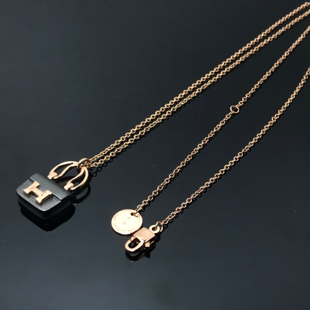 [⭐Renara]WOMEN'S HM AMULETTES CONSTANCE PENDANT NECKLACE