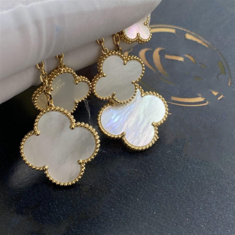 [⭐Renara]CLOVER EARRINGS WHITE MOP 4 MOTIFS GOLD